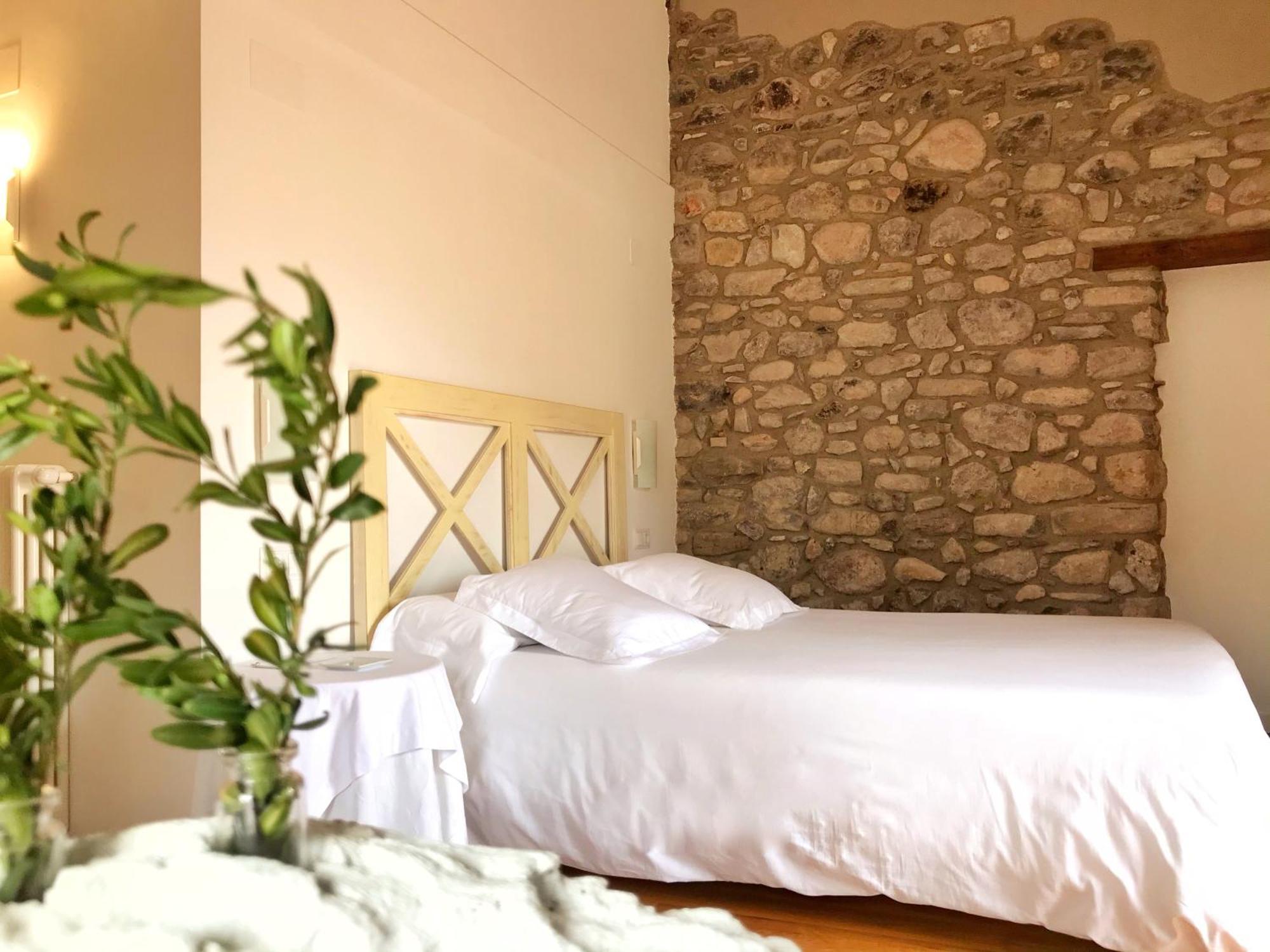 הוילה El Castell De La Pobla De Lillet (Adults Only) מראה חיצוני תמונה