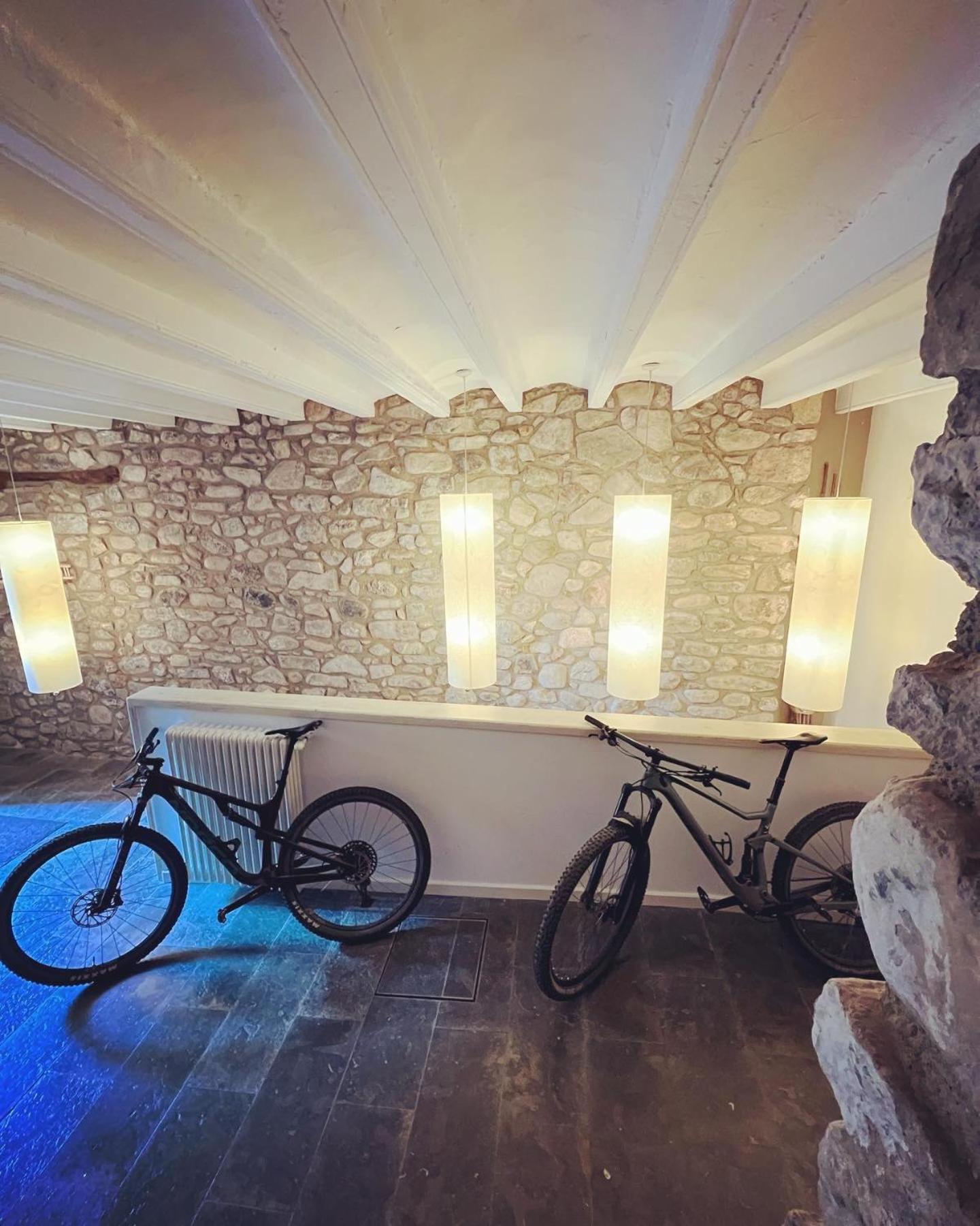 הוילה El Castell De La Pobla De Lillet (Adults Only) מראה חיצוני תמונה