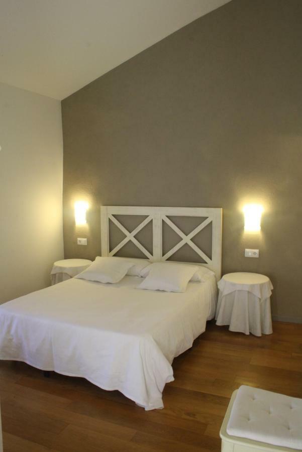 הוילה El Castell De La Pobla De Lillet (Adults Only) מראה חיצוני תמונה