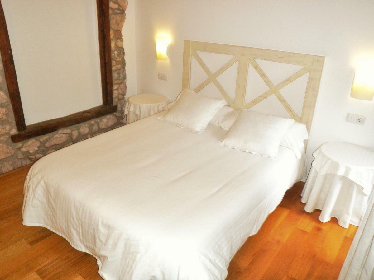 הוילה El Castell De La Pobla De Lillet (Adults Only) מראה חיצוני תמונה